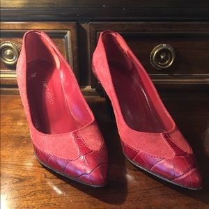 Max Mara Red WingTip Pumps
